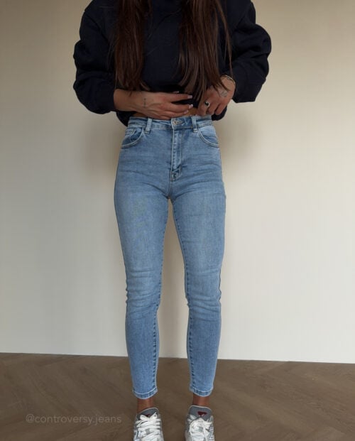 JASNE JEANSY KLASYCZNE 378