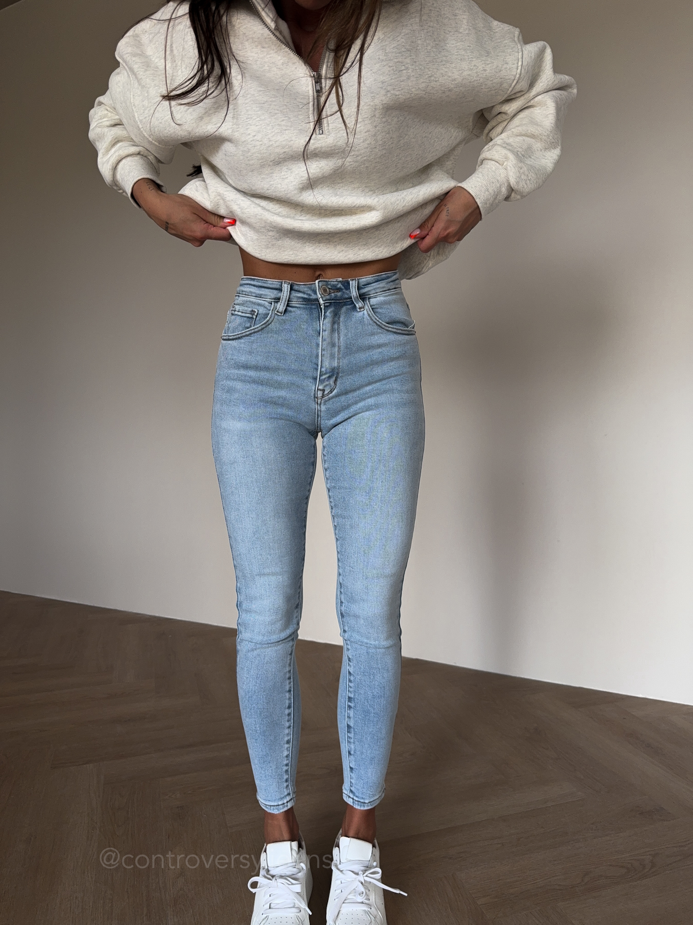JASNE JEANSY KLASYCZNE 380